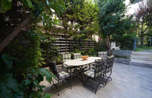 Garden Apartment next to the Mall -Private Parking - Photo 33