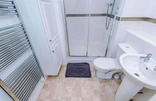 Sleek 2BR Altrincham Home Parking Near Station - Foto 32