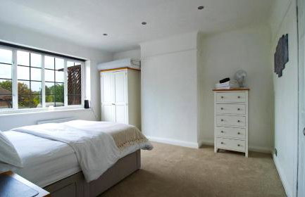 One-Bedroom flat in Cheam Village - Photo 7
