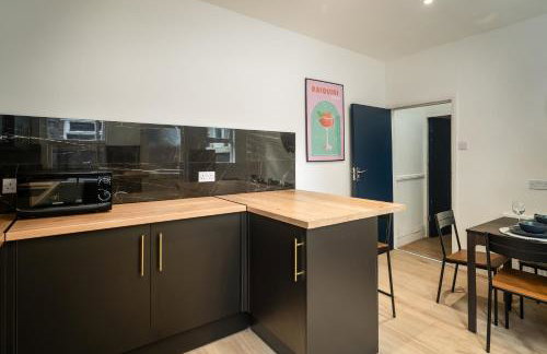 Anfield House - Liverpool Retreat 7 Bedroom Home - Photo 46