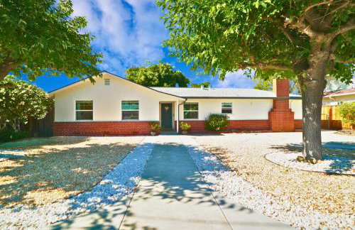 Cheerful 3BR Bar, Jacuzzi & Kids Treehouse - Foto 8