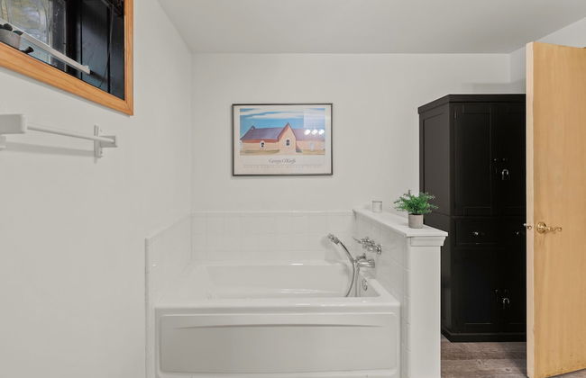 Waterside Haven by Avantstay Lakefront Hot Tub Game Room Fire Pit - Photo 35