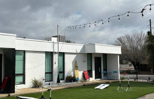 Livin Right Surf Loft: pickleball, basketball, close to the fun - Foto 21