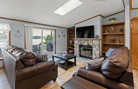 Picture Perfect Dual Home on the Lake - Foto 7