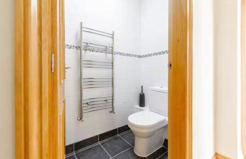 Albert Stays - 5 bed Sleeps 11 - Free Parking - Photo 22