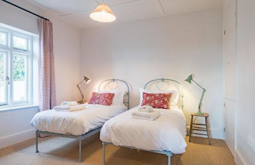 West Cottage by Bloom Stays - Photo 11