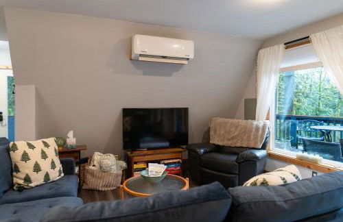 Secluded Forest Cabin with Hot Tub and Private Waterfall - Foto 32