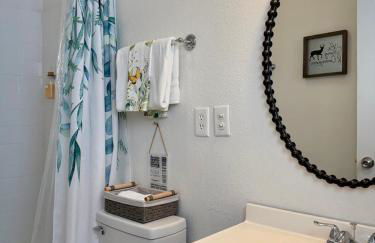 The Happy Cabin w/ hot tub - Foto 8