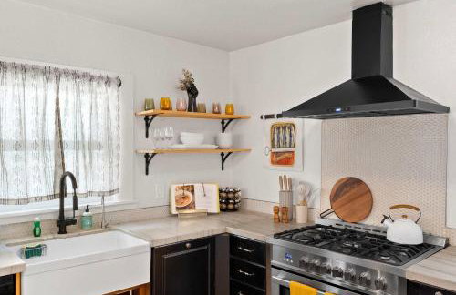 Mid-City 2BR Retreat Firepit Nights with Free Parking - Photo 20