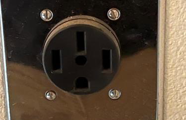 New Tudor Cottage one block from Chico State and downtown with private garage - Foto 30