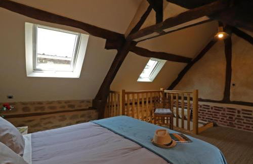 Maison historique du 15ème siècle avec jardin à La Carneille - FR-1-497-135 - Foto 20