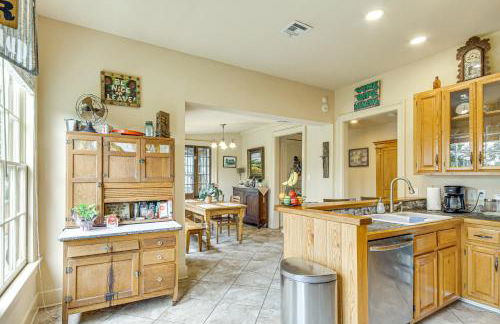 Eclectic Mandeville Home Walk to Lakefront Park - Foto 9