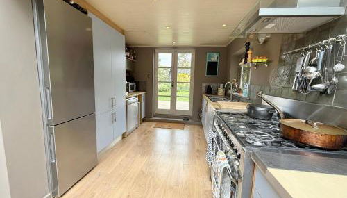 Tranquil Seaside Cottage by NewFo - Photo 4