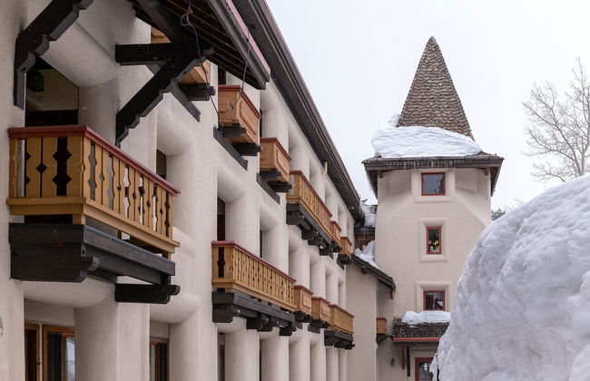 Olympic Village Inn - Photo 40