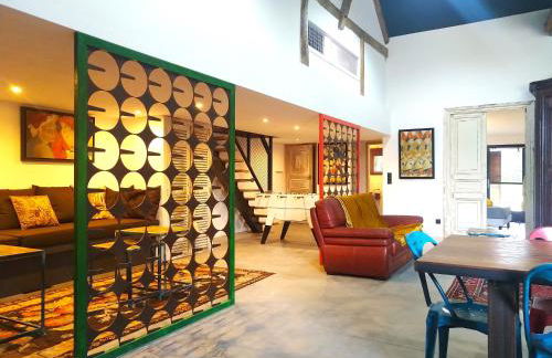 "La Case" - Magnifique ferme rénovée au cœur de la nature - Piscine privée sans vis-à-vis - Vue dégagée - Jardin - Stationnements gratuits devant la propriété - Belles prestations - Foto 8