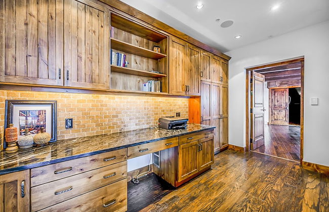 Inuksuk Lodge 4800 sq ft of Excellence - Photo 22