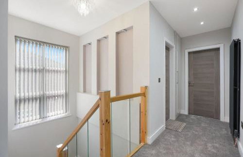 Stylish Home With Free Parking And Easy City Access - Photo 48