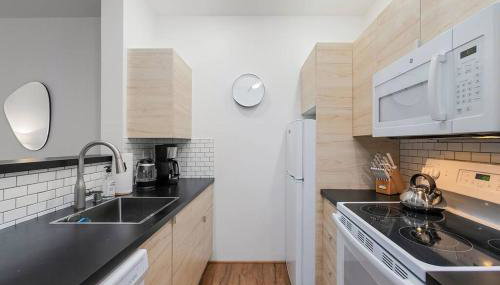 Belltown's Flower Moon, near The Space Needle - Foto 4