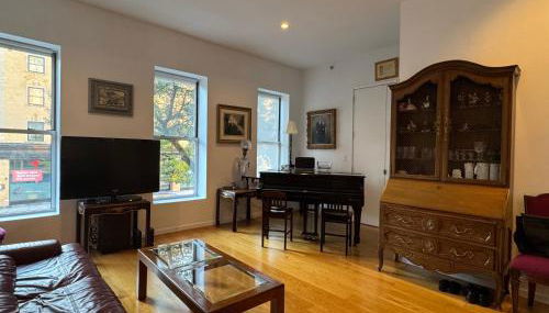 Large and Luxurious in Strivers Row - Photo 2