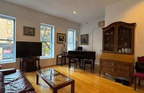 Large and Luxurious in Strivers Row - Photo 2