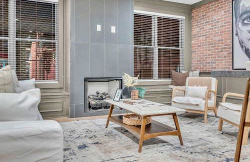 New 2 Luxe Townhomes with Rooftops Sleeps 24 - Foto 50