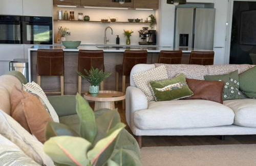 Still Waters - Luxury Lakeside Retreat with Hot Tub - Photo 19