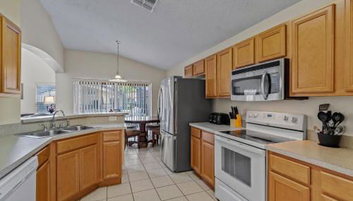 Family Ready in Gated Community Near Attractions - Foto 4