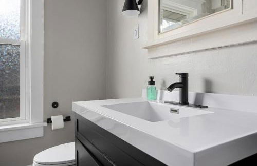 Charming 3BD Home for Long Stays - Foto 18