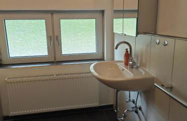 Haus 2 Etagen Garten 1 Badezimmer,1 Gäste Wc 200 Qm 5 Betten Gehoben mit Garten - Foto 21