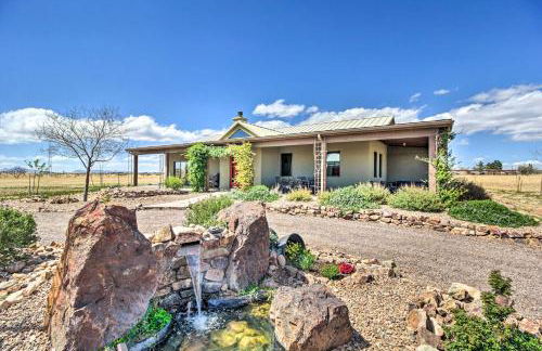 Pastoral Elgin Escape with Covered Patio and Grill! - Foto 3