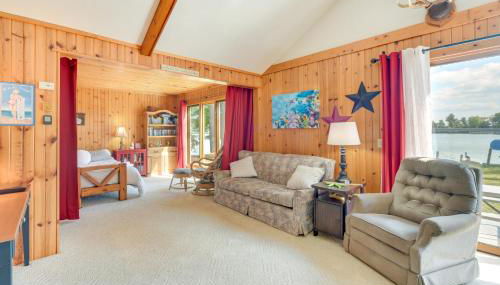 Lakefront Chetek Vacation Rental with Private Dock! - Foto 4