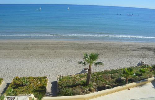 Espectacular Suite Privada a pie de playa y mar en CHALET ROQUETES - Foto 14