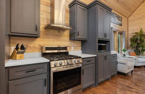 Cozy Cabin with Hot Tub, Fire Pit and Arcade Games - Foto 16