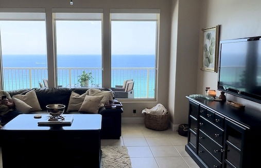 Unit 1504 2 Bedroom Condo by RedAwning - Foto 1