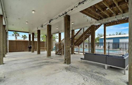 Gorgeous Home with Huge Private Pool and Game Room - Foto 62