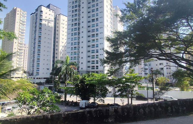 Pé na areia do Guarujá - Praia do Tombo (5-E) - Foto 46