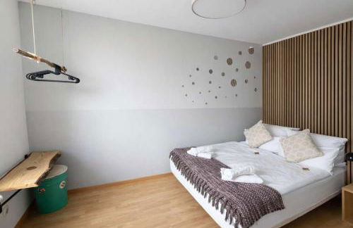 COOLEST Apartment in Berlin, easy Check-in, near BER Airport - Quiet&Cozy Penthouse - Photo 4