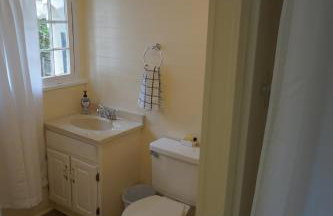 Renovated 1928 bungalow on a former asylum campus - Foto 47