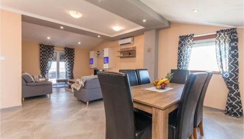 6 Bedroom Lovely Home In Ceranje Gornje - Foto 4