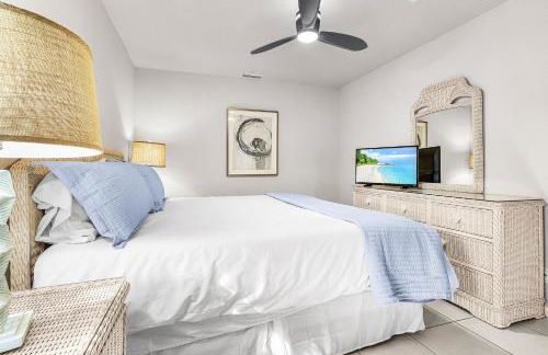 Lazy days and lake views. Beautiful Naples pool home - Foto 3