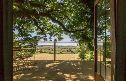 Extraordinary Huts Ltd - Photo 1