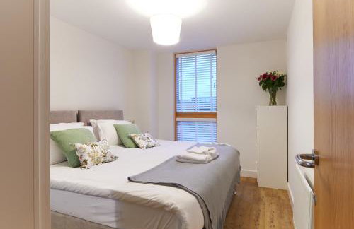 ShortstayMK Vizion apartments, with free superfast wi-fi, parking - Foto 118