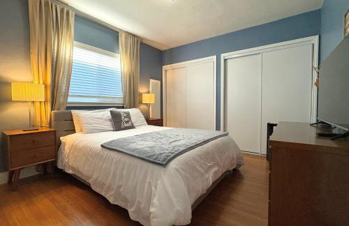 Cozy Sunfilled House with Deck Patio Garden - Foto 8