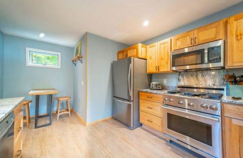 ADK Whiteface Chalet with Hot Tub, Dog Friendly! - Foto 11