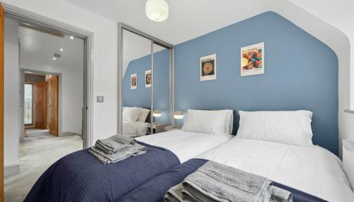 NEC Birmingham Airport Modern Village Retreat, Sleeps 7, Free Parking - Foto 4, wardrobe