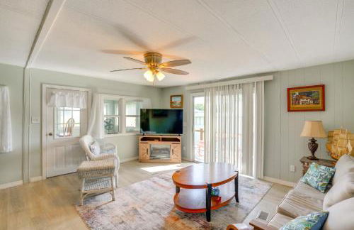 Boat and Fish Canal-Front Home on River - Foto 1