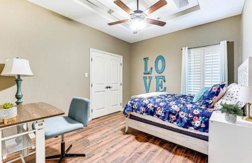 1 Mi to Vackar Stadium Roomy Retreat with Pool - Foto 17