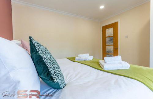 Comfortable 1-Bed House, Sleeps 4, Fast Wi-Fi with Private Garden and Free Parking - Foto 9