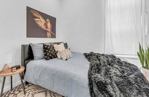 Trendy Two-Level Apartment - Foto 22