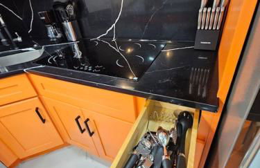 Comfy Tiny Home WP Large Private Deck Queen bed - Foto 29